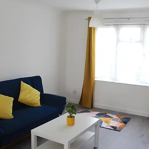 https://coolfin-house-close-to-the-excel.cambridgehotelsuk.com